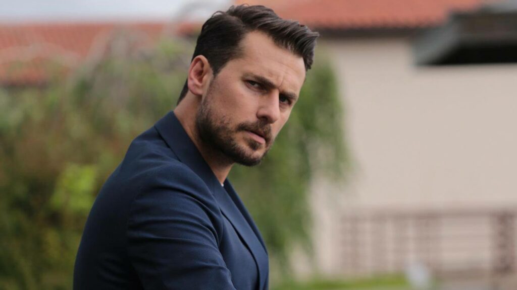 turkish actor hakan dinckol as Ali in the serie better than you senden daha guzel